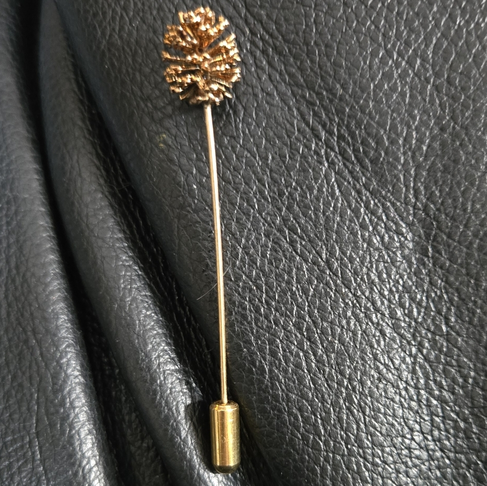 Gold/bronze Large Pinecone Lapel/tie Pin